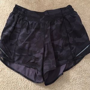 Lululemon black camo Hotty Hot shorts. Size 6.